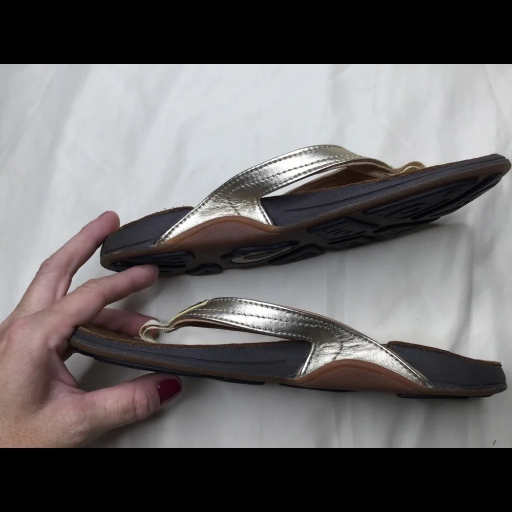 OluKai Kumu Gold Flip Flop Sandals - 7 - Picture 8 of 8